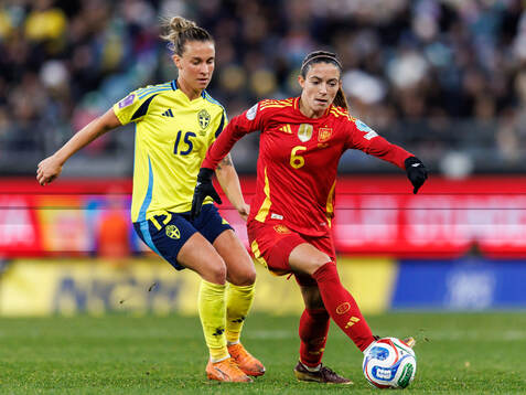 Julia Zigiotti Olme of Sweden and Aitana Bonmati of Spain