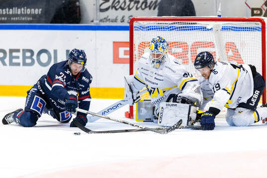 Linköpings Christoffer Ehn mot HV71s målvakt Frederik