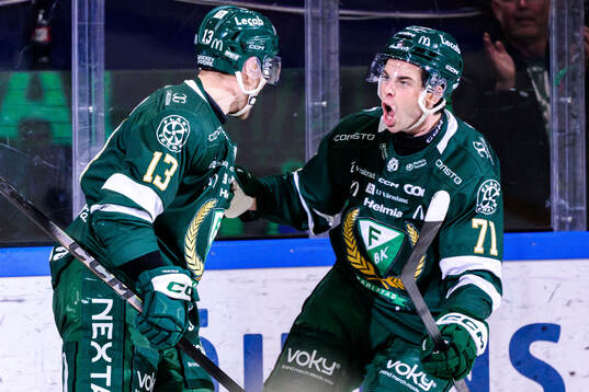 Färjestads Joel Kellman och Viktor Lodin jublar