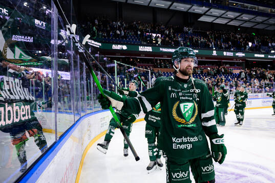 Färjestads Linus Johansson jublar