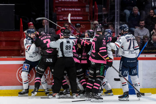 Linköpings Theodor Lennström och Örebros Luke Martin i