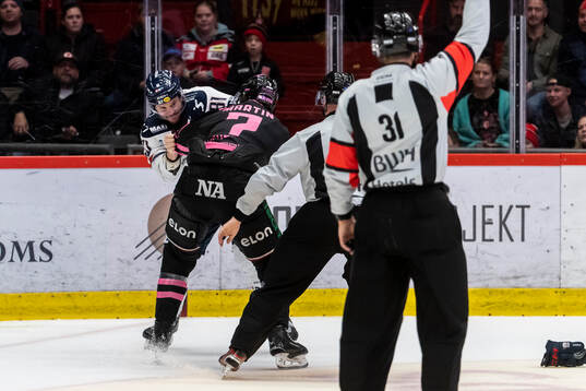 Linköpings Theodor Lennström och Örebros Luke Martin i