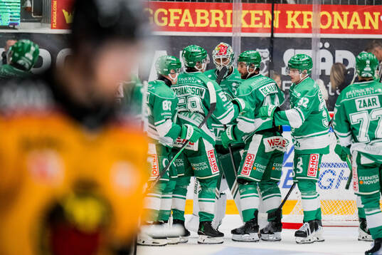 Rögles målvakt Arvid Holm och Calvin De Haan jublar