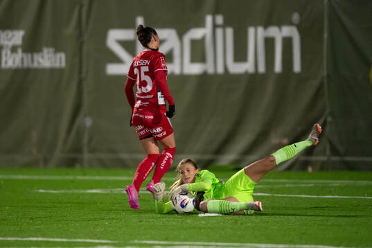 Häckens Vilda Nyström och Elfsborgs Izabella Bergström