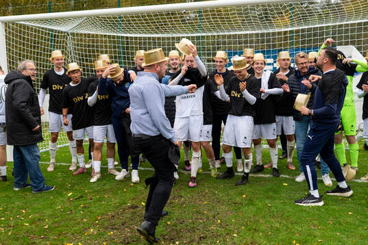 Staffanstorps Uniteds spelare jublar