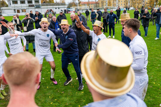 Staffanstorps Uniteds spelare jublar