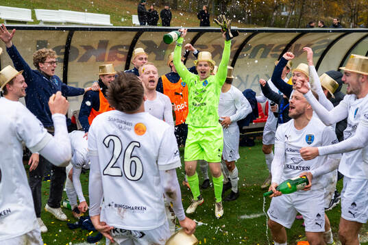 Staffanstorps Uniteds spelare jublar