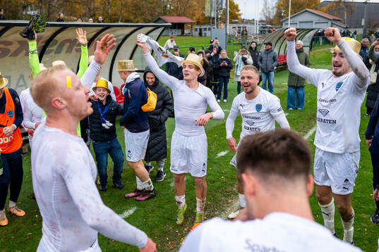 Staffanstorps Uniteds spelare jublar