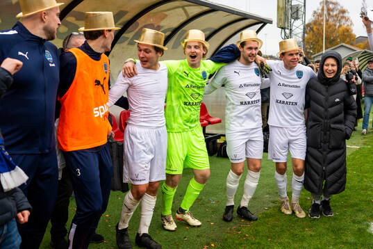 Staffanstorps Uniteds spelare jublar