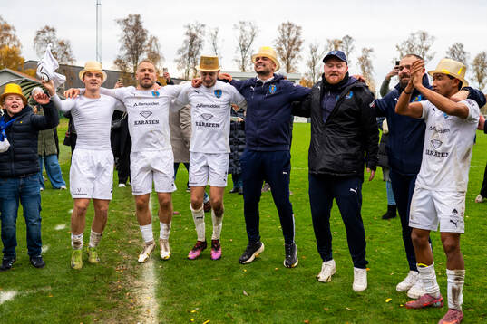 Staffanstorps Uniteds spelare jublar