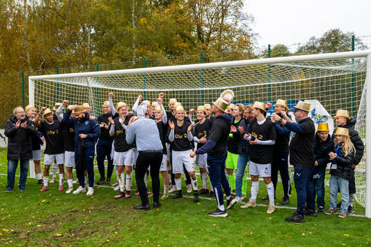 Staffanstorps Uniteds spelare jublar