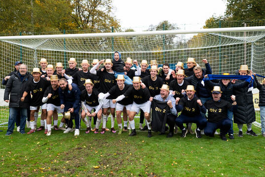 Staffanstorps Uniteds spelare jublar