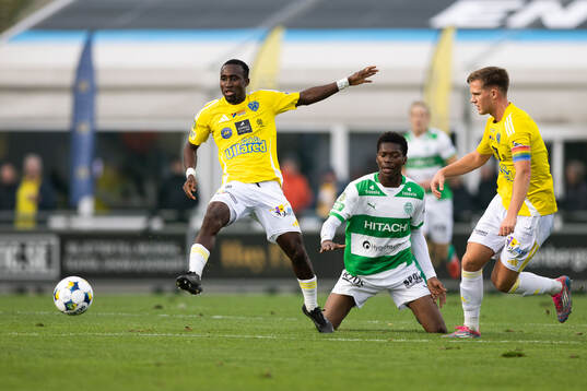 Falkenbergs Wanbe Godwin Aguda och Tim Stålheden mot