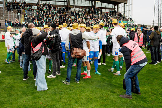 Västerås spelare jublar med publiken