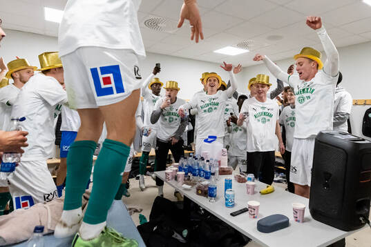 Västerås spelare jublar