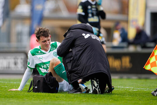 Västerås Mikkel Ladefoged  med skada