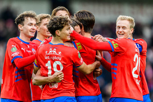 Helsingborgs Wilhelm Nilsson och Oscar Aga jublar med