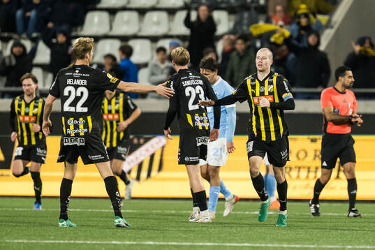 Häckens Simon Gustafson jublar