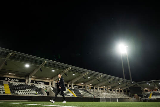 Häckens målvakt Peter Abrahamsson tackas av