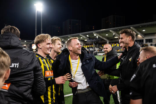 Häckens målvakt Peter Abrahamsson med Olle Samuelsson,