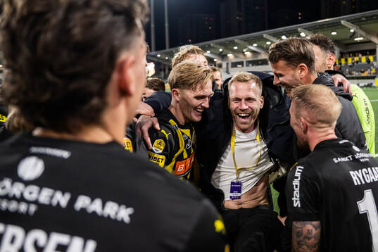 Häckens målvakt Peter Abrahamsson med Olle Samuelsson,