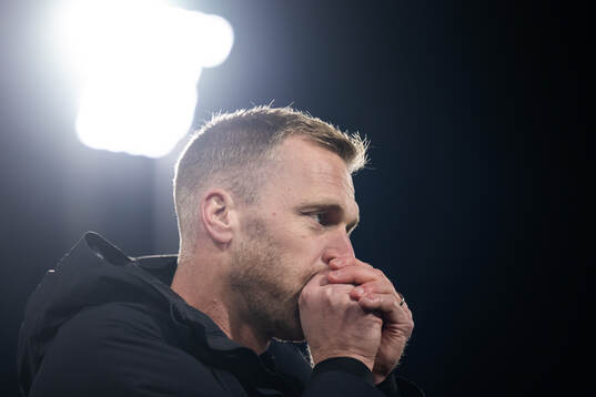 Häckens målvakt Peter Abrahamsson tackas av