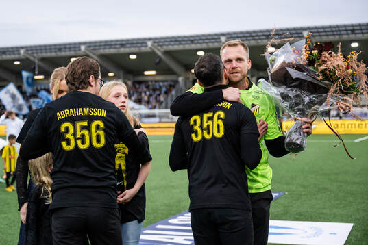 Häckens målvakt Peter Abrahamsson med sin familj,