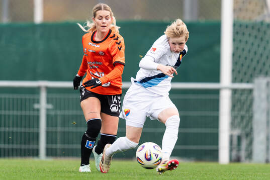 Kristianstads Tilda Persson och Djurgårdens Olivia Ulenius