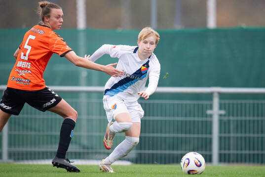 Kristianstads Lucy Roberts och Djurgårdens Olivia Ulenius