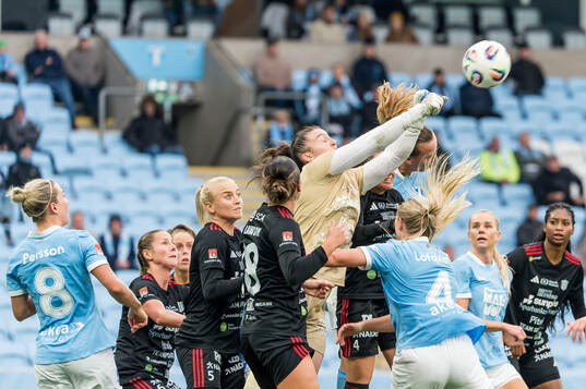 Piteås målvakt Lauren Brzykcy och Malmö FFs Ellen