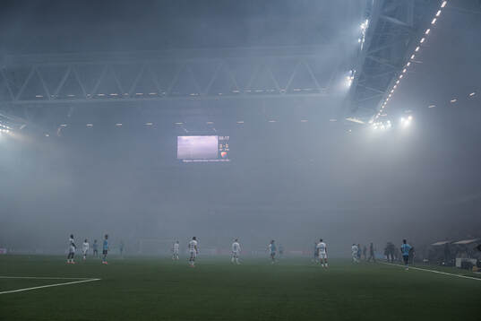 Tillfälligt spelavbrott på grund av pyroteknik