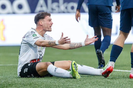 Örebros Samuel Kroon reagerar