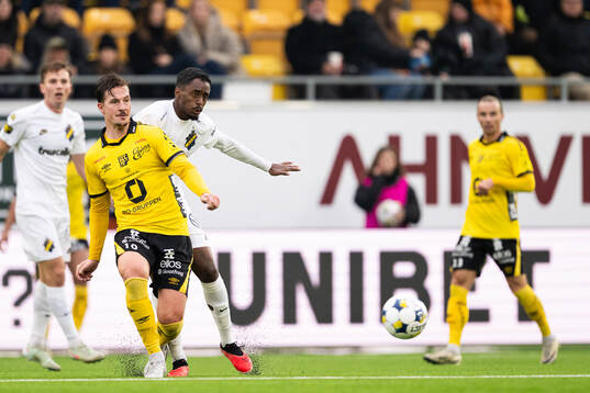Elfsborgs Simon Olsson och AIKs Abdihakin Ali