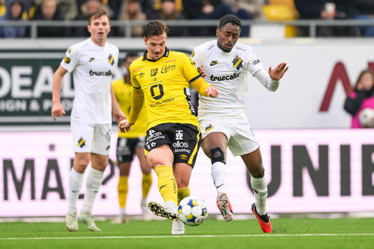 Elfsborgs Simon Olsson och AIKs Abdihakin Ali