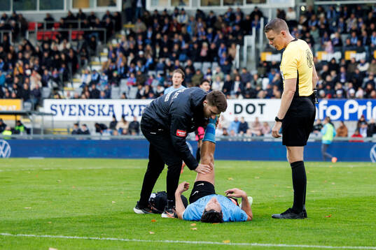 Brommapojkarnas Kevin Ackermann med skada