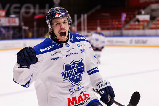 Karlskogas Leevi Viitala jublar