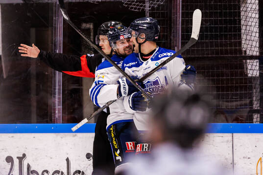 Karlskogas Gustaf Franzén och Henrik Björklund jublar