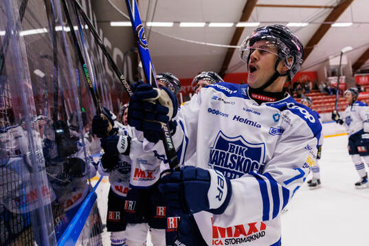 Karlskogas Viktor Lennartsson jublar