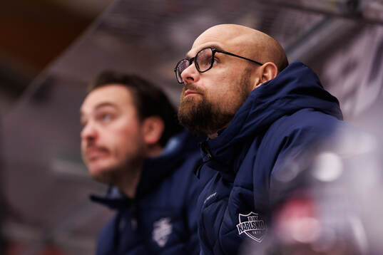 Karlskogas tränare Dennis Hall