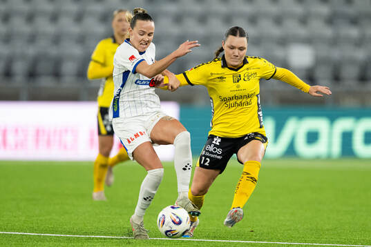 Växjö DFFs Larkin Russel och Elfsborgs Hedvig Petersson