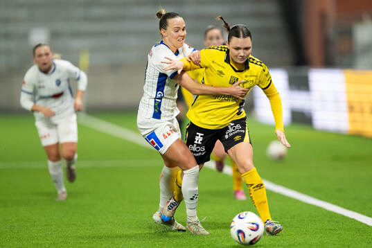 Växjö DFFs Larkin Russel och Elfsborgs Hedvig Petersson