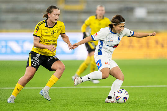 Elfsborgs Ellen Nilsson och Växjö DFFs Miho Kamogawa