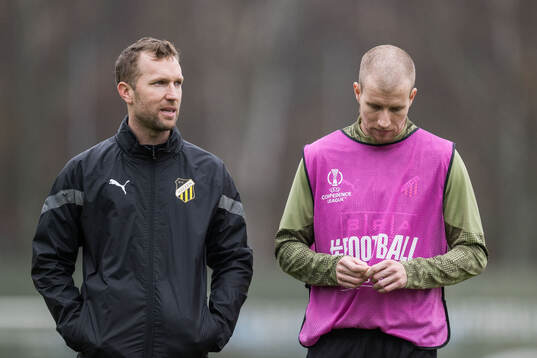 Assistant coach Rasmus Lindgren and Simon Gustafson