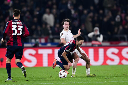 Denzel De Roeve of Brann and Nicolo Cambiaghi of Bologna