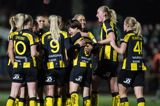 Hammarbys Asato Miyagawa jublar