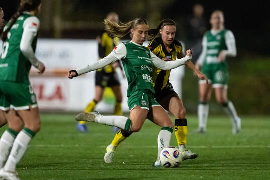 Alingsås Isabella Svanström och Hammarbys Vilma Emilia