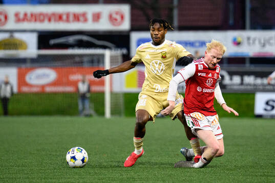 Östersunds Michael Aduragbemi Oluwayemi och Sandvikens IFs