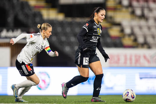 Örebro SKs Nora Törngren och IK Uppsalas Amelia Olofsson