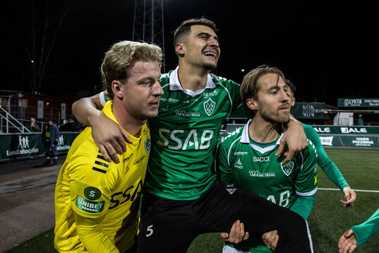 Brages målvakt Viktor Frodig, Amar Muhsin jublar och Jacob