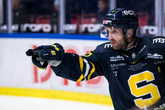 Södertäljes Sebastian Dyk jublar